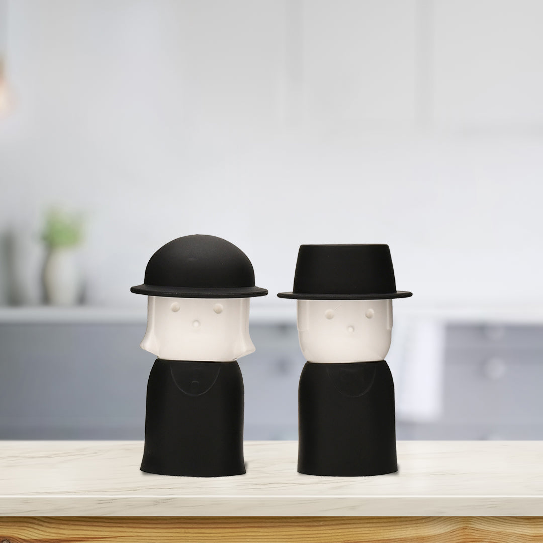 Mr. and Mrs. Salt & Pepper Dispenser - Black & White – Mumuso