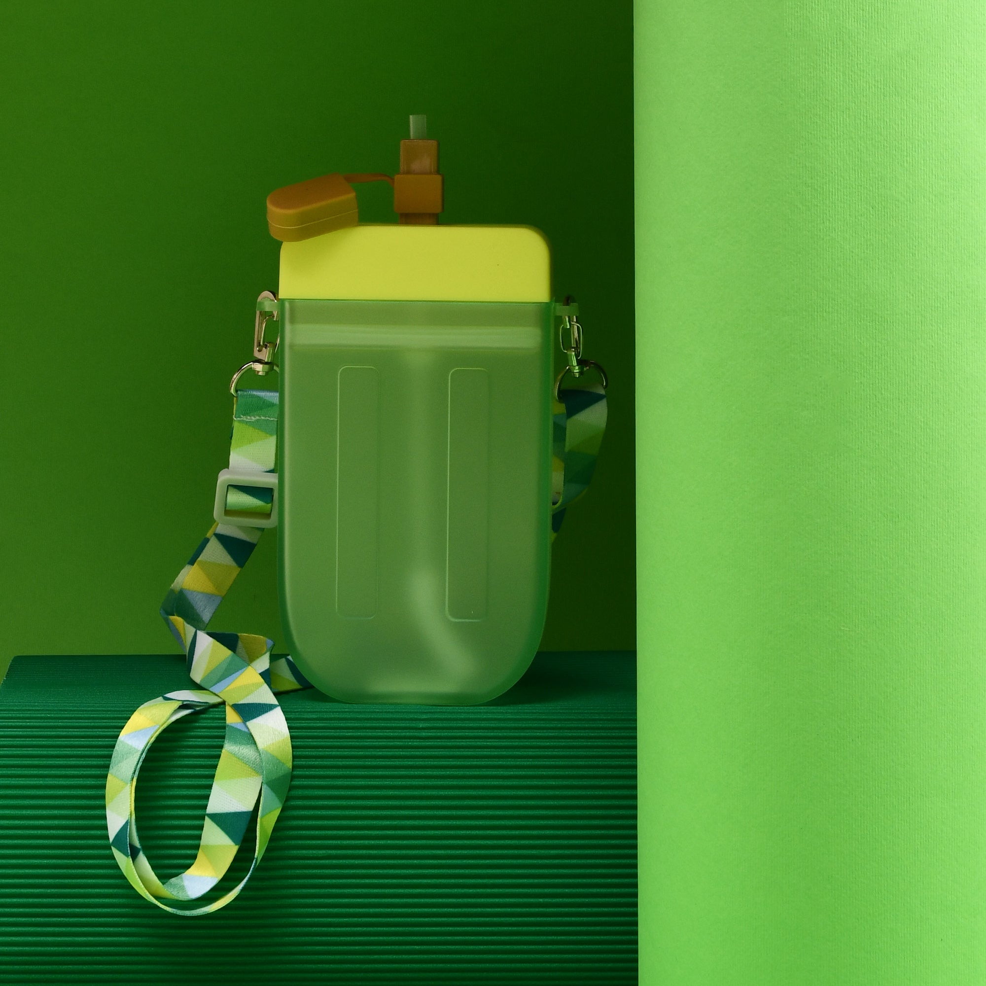 Portable Popsicle Shaped Bottle with Straw- 300ml/Green