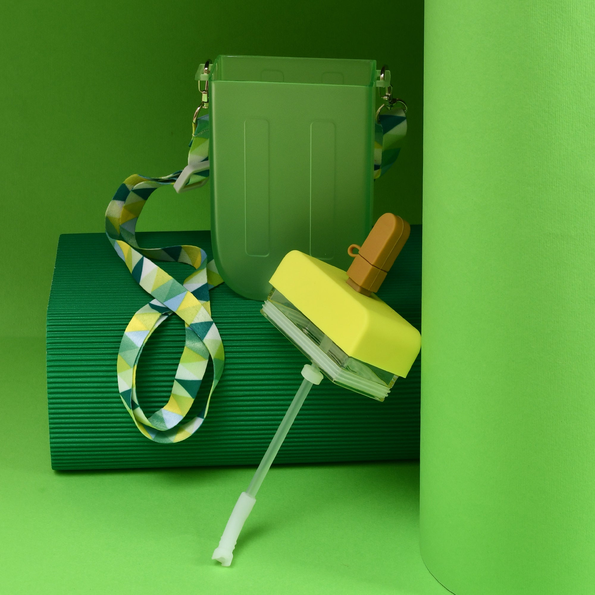 Portable Popsicle Shaped Bottle with Straw- 300ml/Green