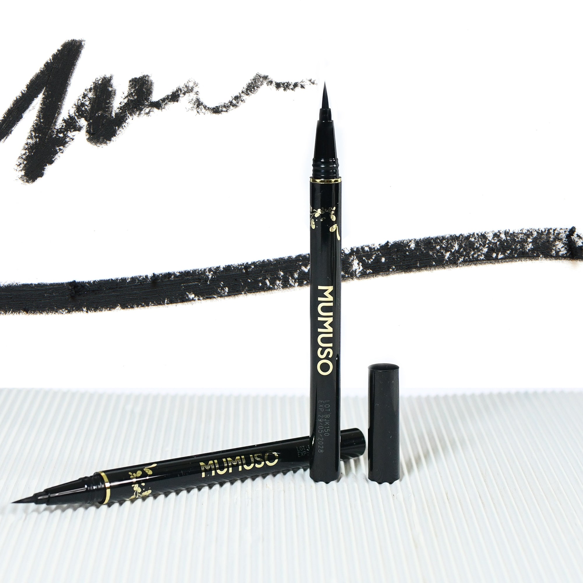 Black & Smooth Eyeliner Pen