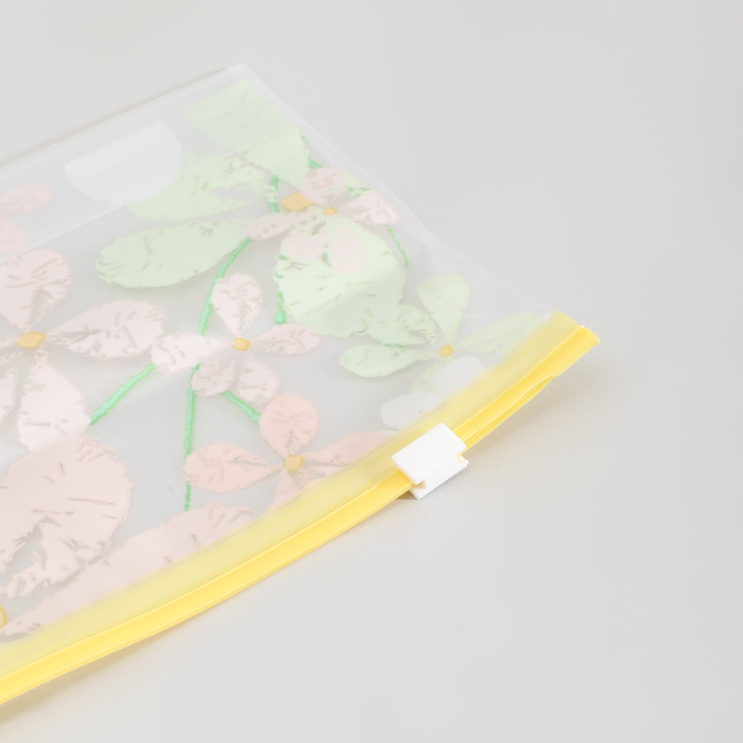 Mumuso Floral Pattern Slider Bags: Medium 7 Slider Bags