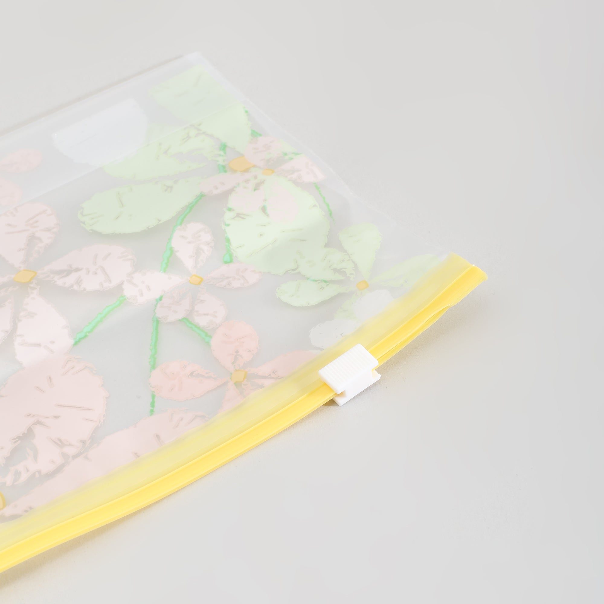 Mumuso Floral Pattern Slider Bags: Medium 7 Slider Bags