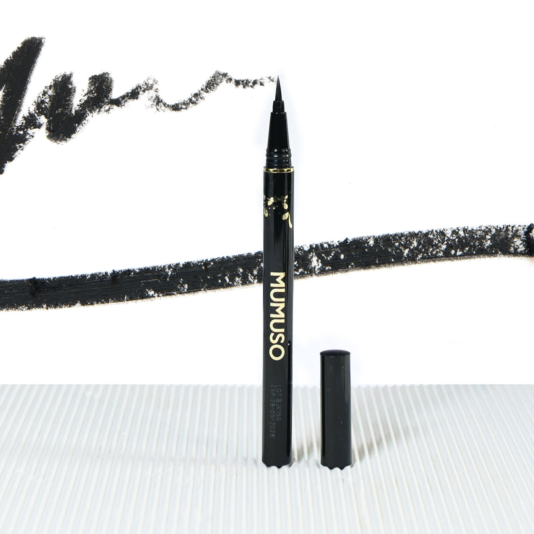 Black &amp; Smooth Eyeliner Pen