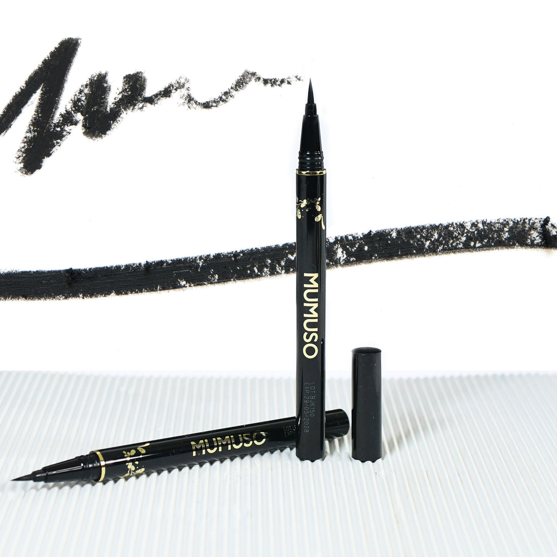 Black &amp; Smooth Eyeliner Pen