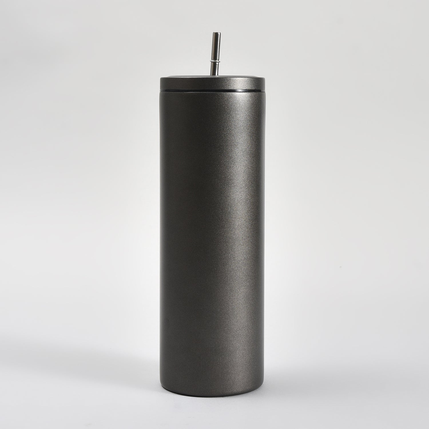 Perfect for Coffee Lovers: Insulated Coffee Tumbler with Straw – 640ml
